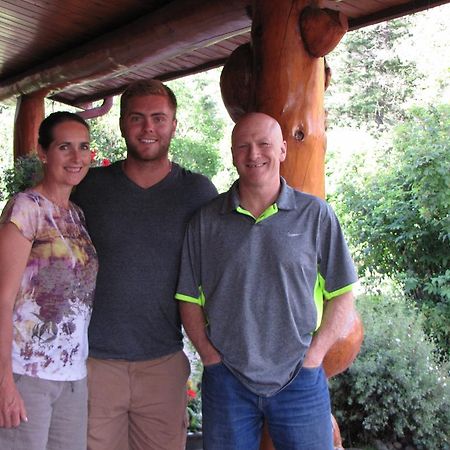 קלונה Hitching Post Resort מראה חיצוני תמונה