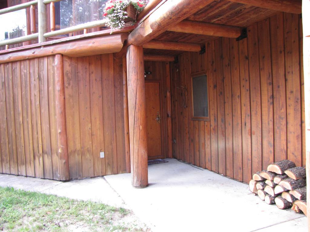 קלונה Hitching Post Resort מראה חיצוני תמונה